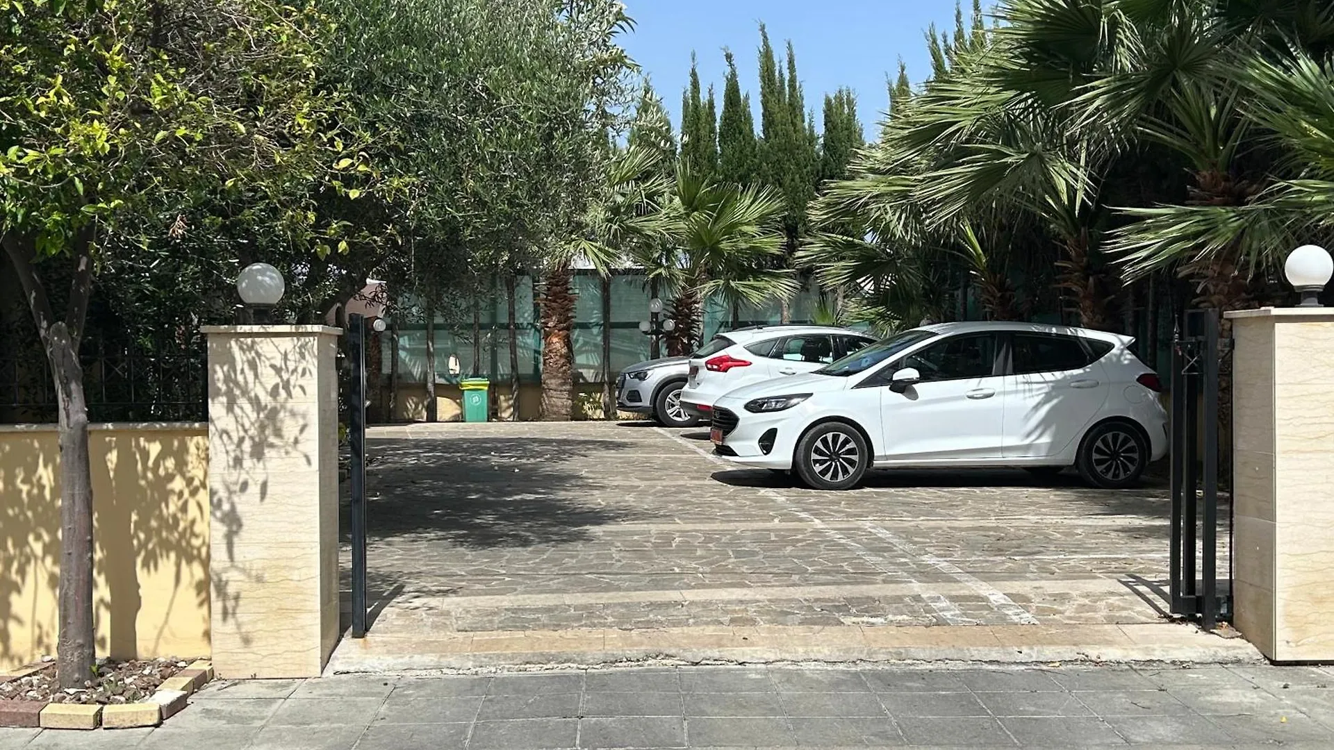 לרנקה St Elena Boutique Residence